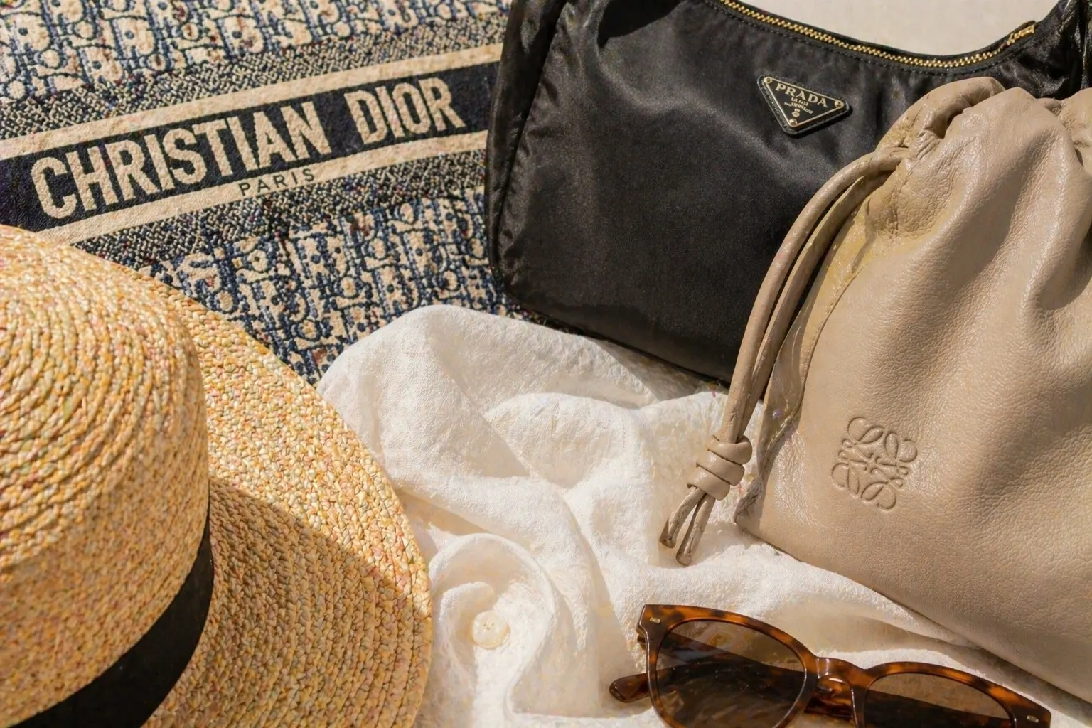 Summer 2026 Bags: Raffia, Canvas, Nylon, and Light Leather Compared bag detail illustration